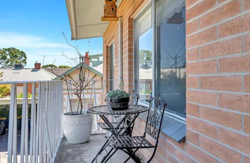 Unley Apartment | La Belle Fleur - Vintage Stay near Parklands & CBD