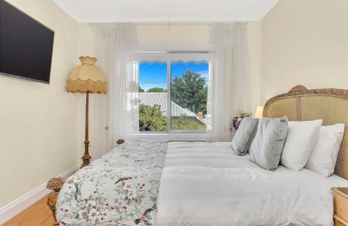 Unley Apartment | La Belle Fleur - Vintage Stay near Parklands & CBD