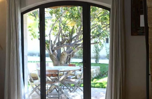 Saint-Hilaire-d'Ozilhan Hotel | La Belle Vie