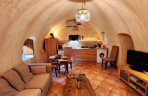 Monticello House | La Bergerie, ideal for couples, welcomes you in its authentic decor.