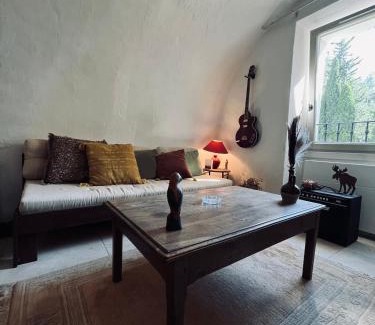 Lauris House | La Biscornue