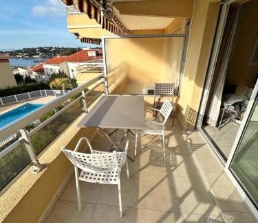 Boulouris-sur-Mer Apartment | LA BLUETTE - Appartement T2 - PLAGE de PEGUIERE - ST RAPHAËL