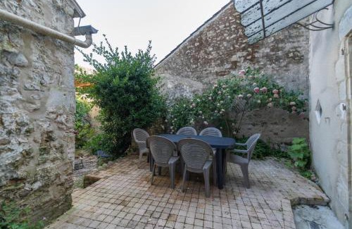 Sanxay House | La Bonbonnière maison de ville 10 personnes