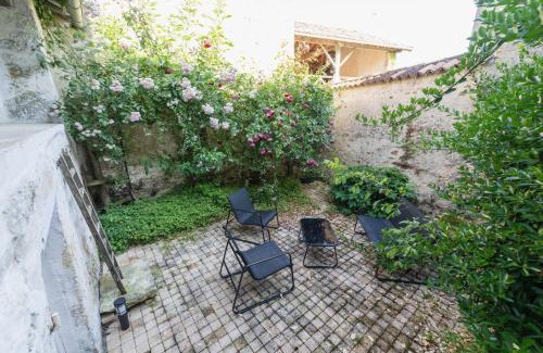 Sanxay House | La Bonbonnière maison de ville 10 personnes