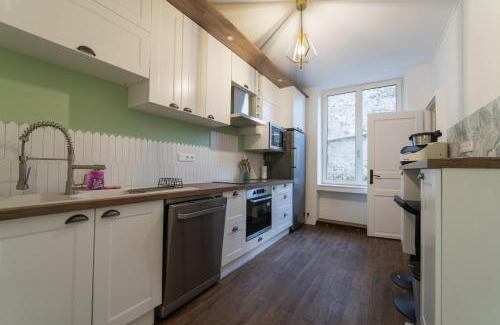 Sanxay House | La Bonbonnière maison de ville 10 personnes