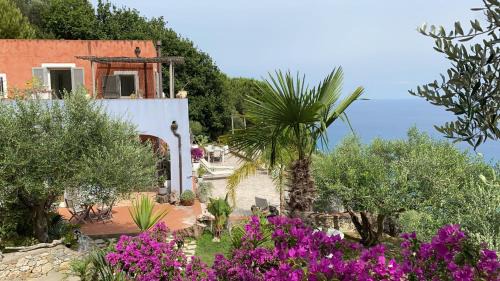 Finale Ligure Villa | La BouganVilla Charme & Relax vista mare