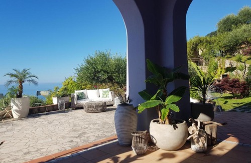 Finale Ligure Villa | La BouganVilla Charme & Relax vista mare
