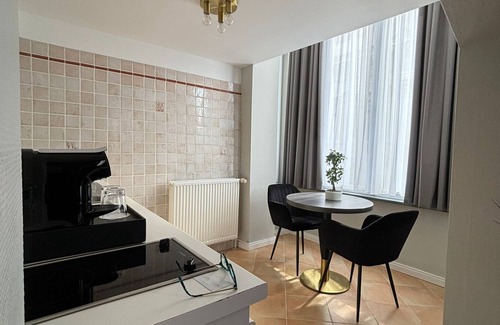 Lower Town Hotel | La Bourse Hotel