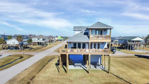 Terramar Beach House | La Buena Brisa - The Good Breeze with Gulf views.