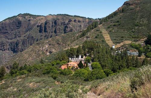 Cruz de Tejeda Hotel | La Buhardilla del Refugio - Ideal for hikers, senderistas