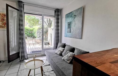 Blagnac Apartment | La Bulle Bleue - Parking-Terrasse-aéoport-MEET