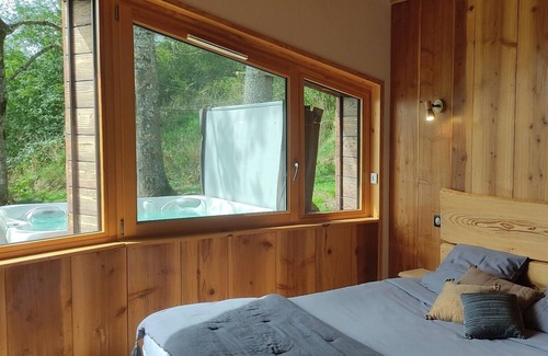 Queyrieres Villa | La Bulle de Bois, unusual ecolodge with private spa - Bulles d'Herbe