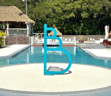 Grand-Bourg Apartment | La Bulle de Maloma - Piscine, Plage, Espace transat réservé