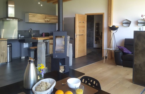 Queyrieres Villa | La Bulle de Pierre: Ecolodge with private spa - Bulles d'Herbe