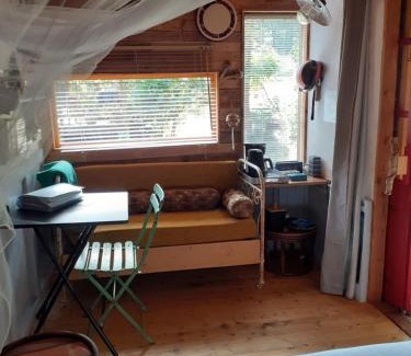 Couze-et-Saint-Front Bed & Breakfast | La cabane de l'oiseau