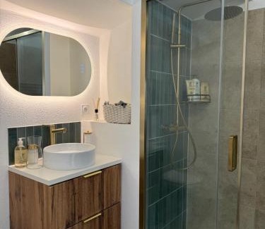 Arles Ski Chalet | La Cabane de L'Olivier - Suite cosy avec jacuzzi & home cinéma