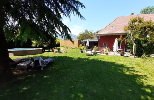 Aix-les-Bains Cabin | La Cabane du bonheur between lake and mountains