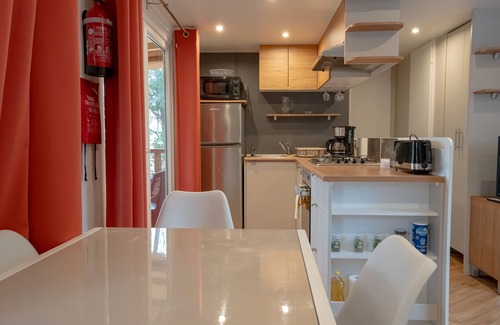 Lege-Cap-Ferret RV Rental | La Cabane in Cap-Ferret - 3-Bedroom Mobile Home with Terrace and Pool