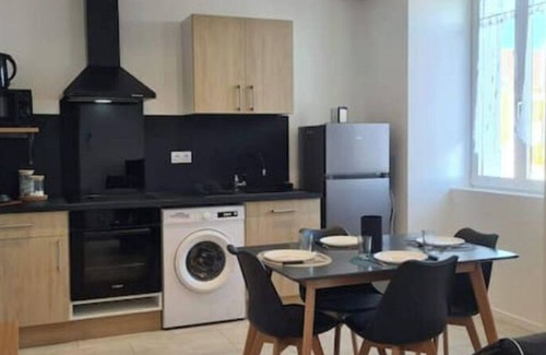 Hericourt Apartment | La Campagne à la Ville, Calme Terrain Clos
