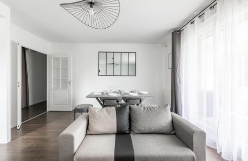 Serris Apartment | La Canopée By Plaza