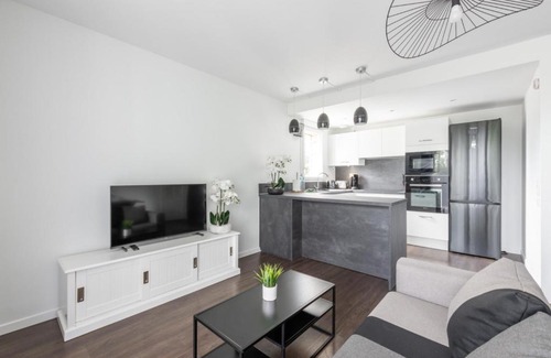 Serris Apartment | La Canopée By Plaza