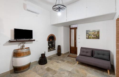Piazza-Tralia-Pendolo Apartment | La Cantina Di Alba e Tramonto