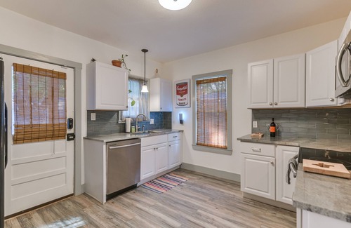 Eastside Promise Neighborhood House | La Casa Azúl ~ 5 minutes from The Pearl!