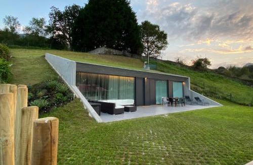 Llanes Villa | La Casa de Hierba - Casa de campo de diseño con jardín y wifi cerca de las playas de Llanes