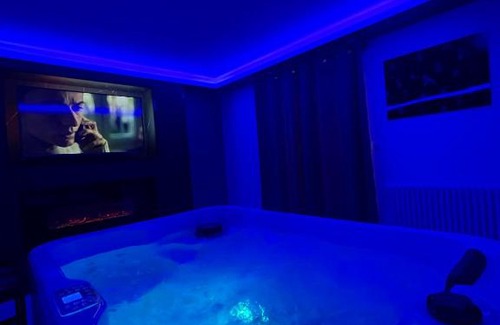 Melun House | La Casa de Lové Suite Jacuzzi