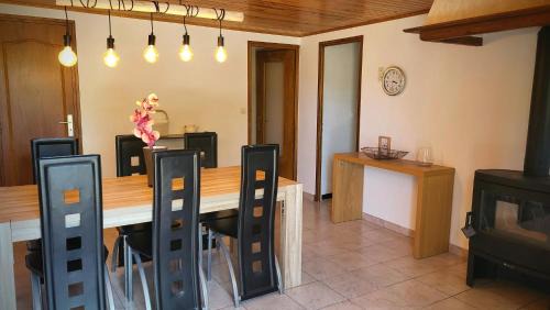 Angoustrine House | La casa del jardì - Jardin clos, WIFI, authentique