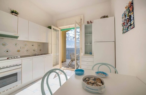 Marina del Cantone Ski Chalet | La Casa del Mare close to the beach
