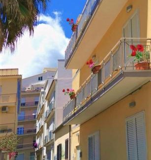 Santa Teresa di Riva Apartment | La Casa del Professore