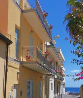 Santa Teresa di Riva Apartment | La Casa del Professore