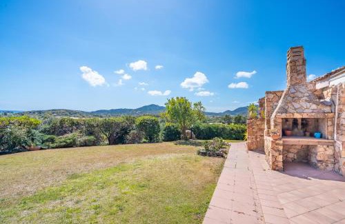 Chia Villa | La Casa dell'Ingegnere, Chia a piedi, vista mare