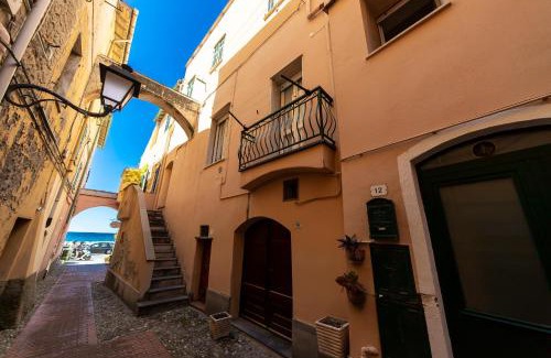 Santo Stefano al Mare Apartment | La casa di Tina a 20 metri dal mare