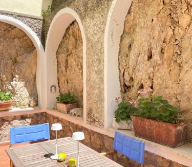 Tiberio Apartment | La Casa di Paola