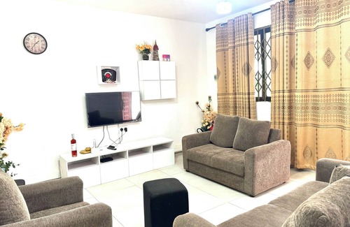 Accra Apartment | La Casa Maite