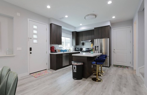South el Monte Apartment | La Casa Simpatico