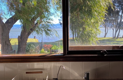 Primbee House | LA CASA SUL LAGO. Stunning lakefront home with direct access to lake Illawarra.