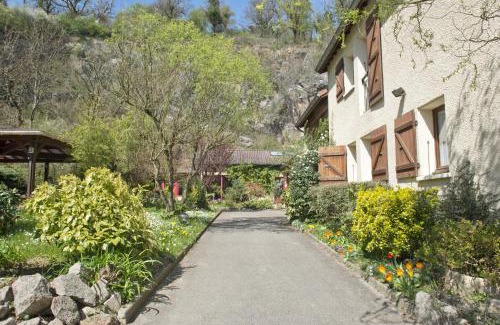 Saint-Genis-les-Ollieres Hotel | La Cascade Hôtel