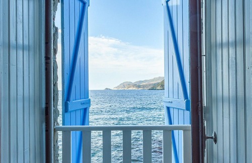 Pino House | La Casette a charming house feet in the water