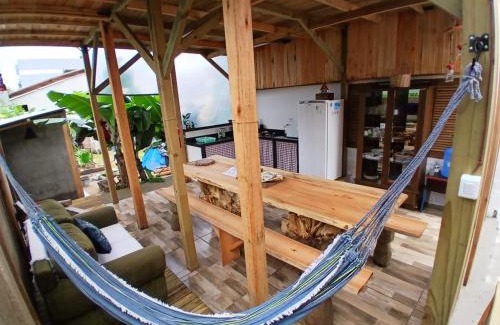 Meia Praia House | La Casita Casa Familiar Hospedagem e Camping Urbano