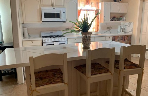 Laguna Shores House | la casita medrano