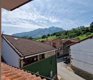 Cabrales House | La Casona de Pascueru de POO DE CABRALES
