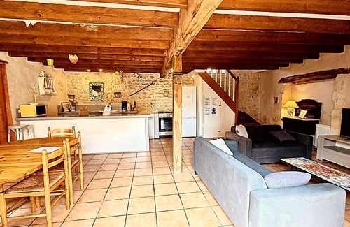 Saint-Just-Luzac House | La Cave. 3 bedroom house