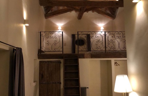 Le Thor Bed & Breakfast | La Chambre de l'Haras