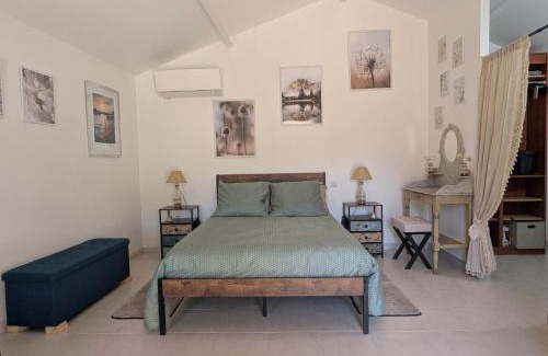 Sartene House | La chambre de Ptitruc au coeur du maquis