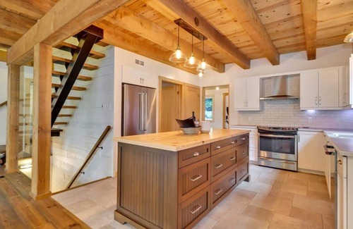 Val-des-Monts House | La Chataigne - Wilderness waterfront escape