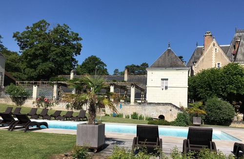 Blere Cottage | "La Closerie" at Château de Fontenay, 17-hectare park with swimming pool and tennis court.