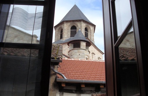 Beaulieu-sur-Dordogne Apartment | La Correze, charming apt. centre of medieval village walk to the river